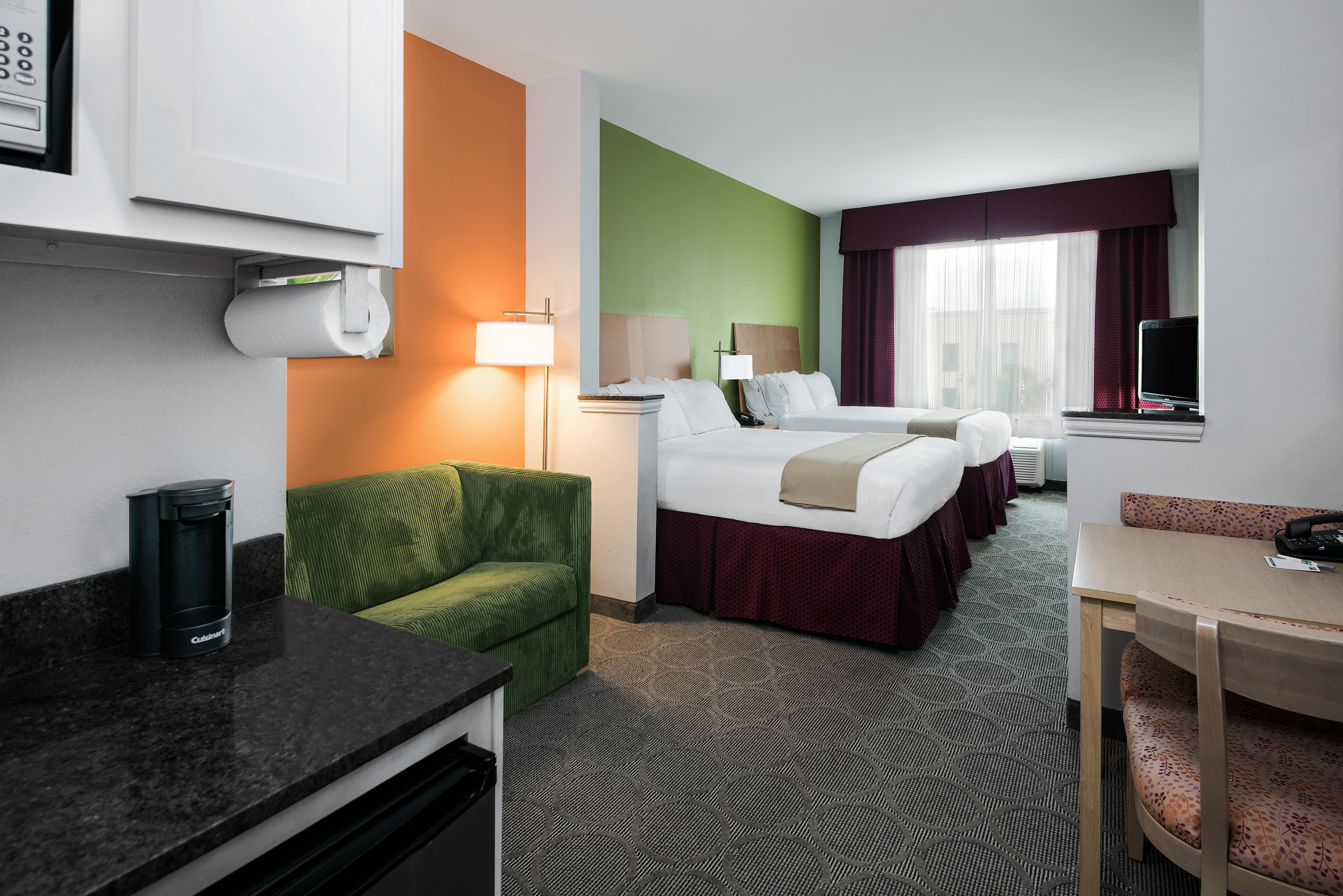 Holiday Inn Express Hotel & Suites Clute-Lake Jackson By Ihg Exterior photo