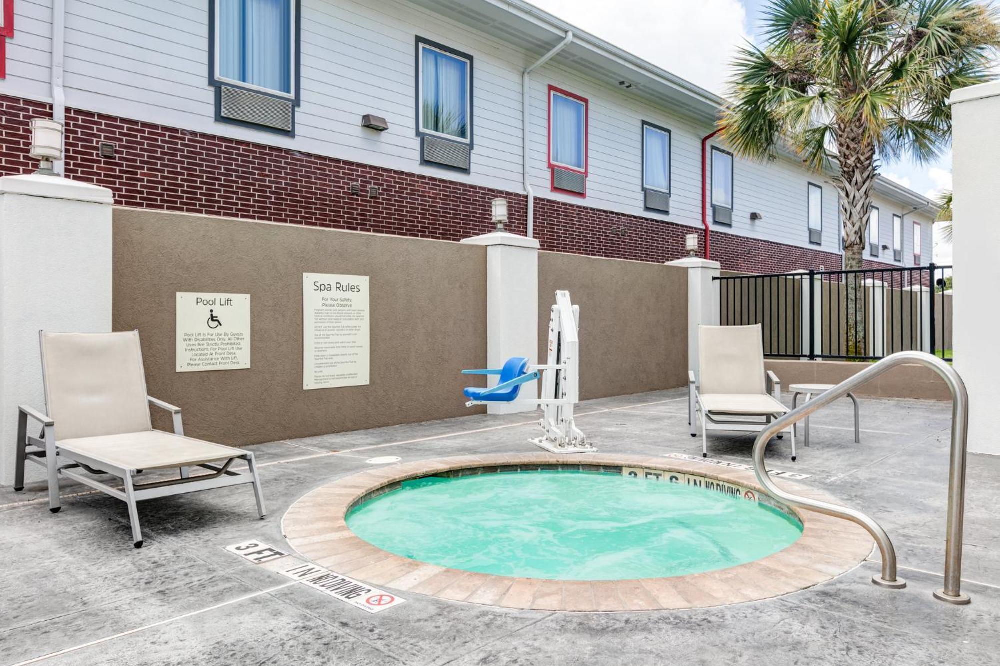 Holiday Inn Express Hotel & Suites Clute-Lake Jackson By Ihg Exterior photo