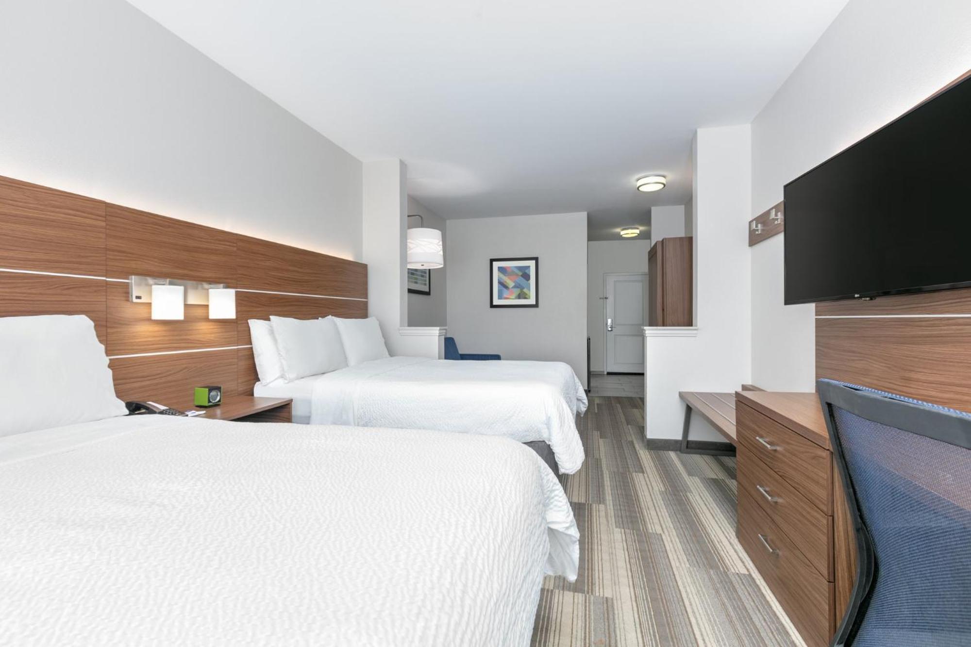 Holiday Inn Express Hotel & Suites Clute-Lake Jackson By Ihg Exterior photo