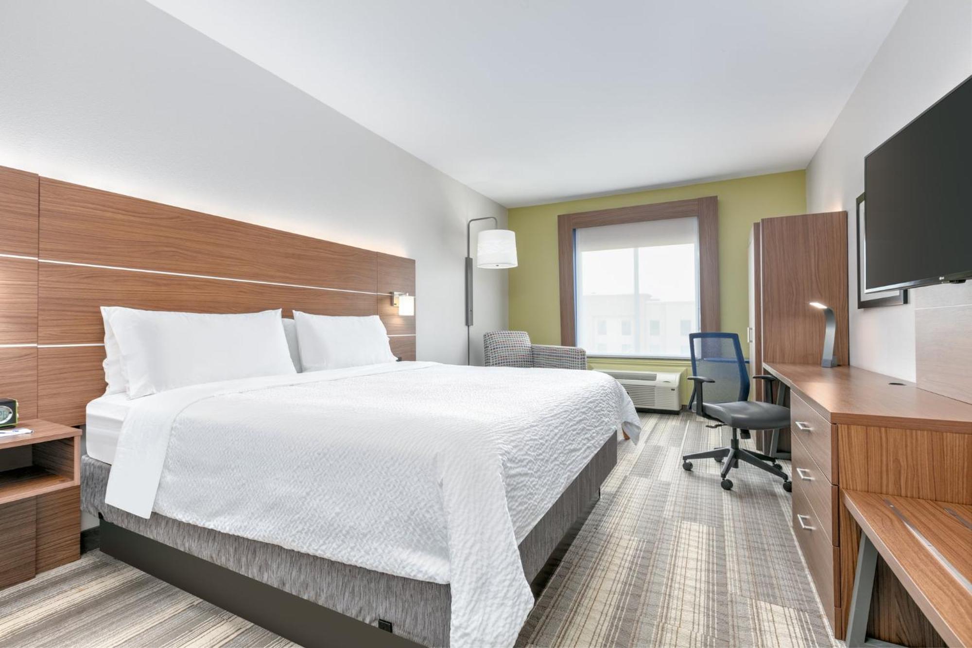 Holiday Inn Express Hotel & Suites Clute-Lake Jackson By Ihg Exterior photo