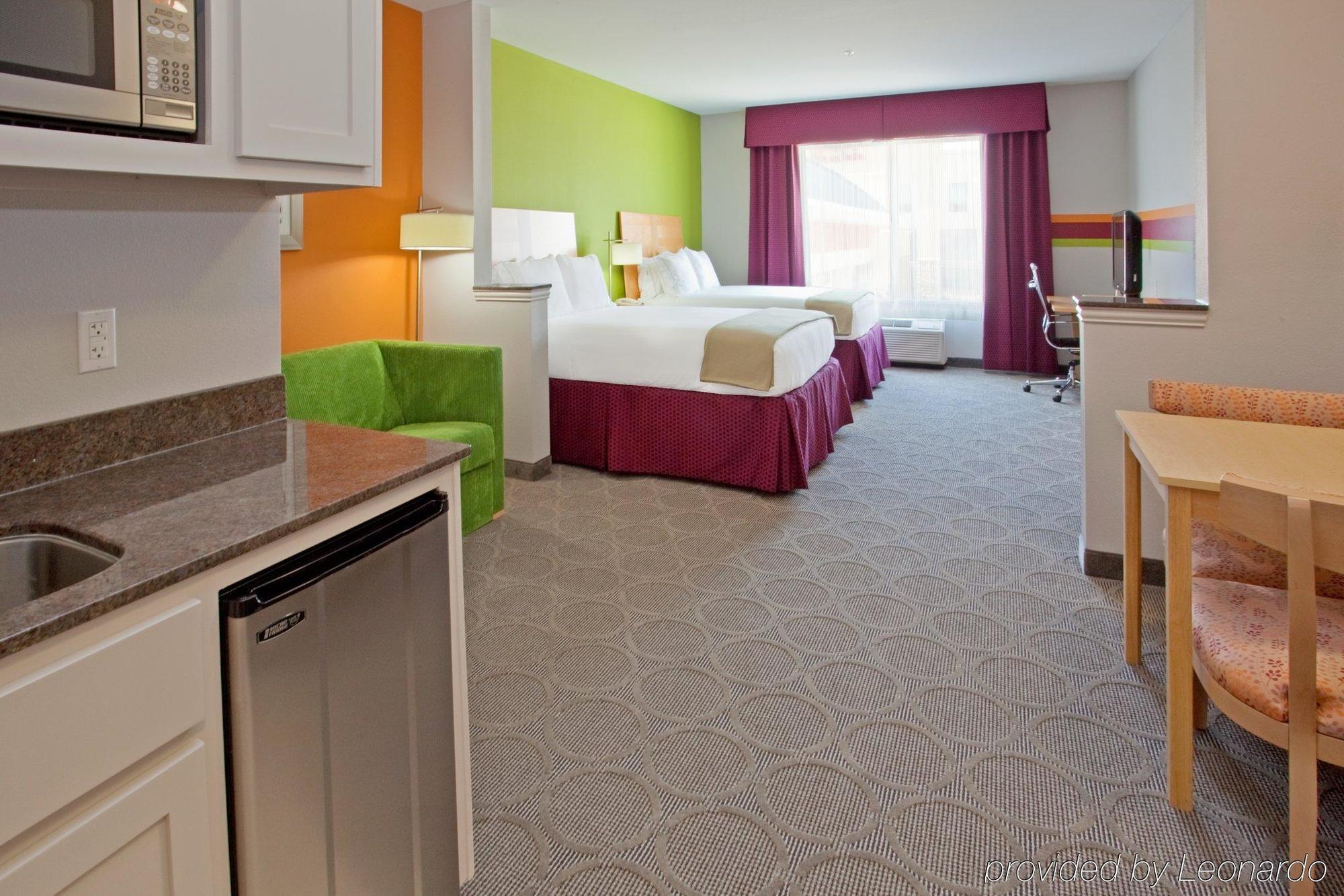 Holiday Inn Express Hotel & Suites Clute-Lake Jackson By Ihg Room photo