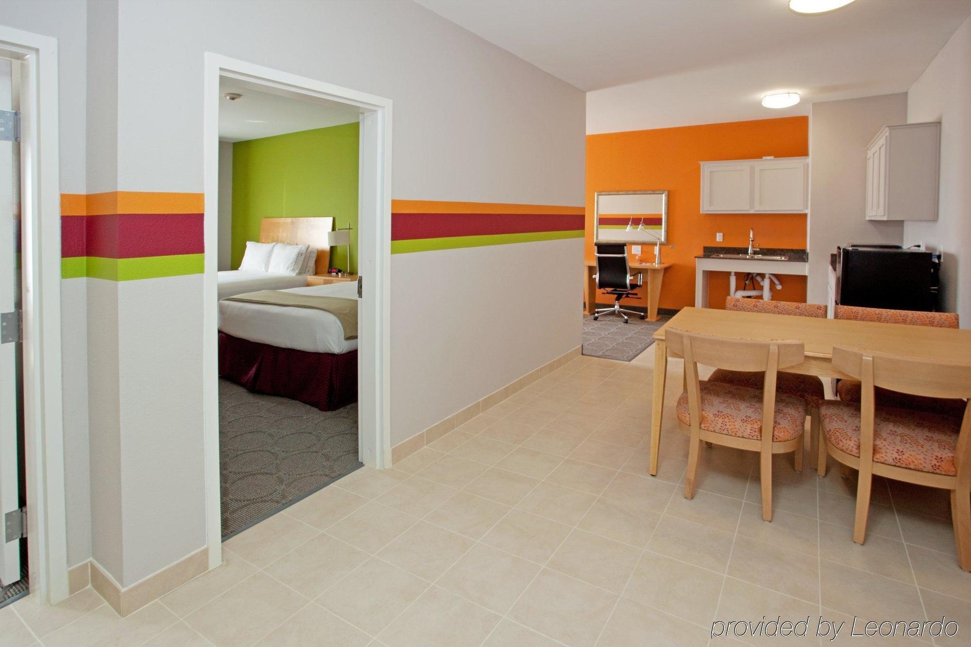 Holiday Inn Express Hotel & Suites Clute-Lake Jackson By Ihg Room photo