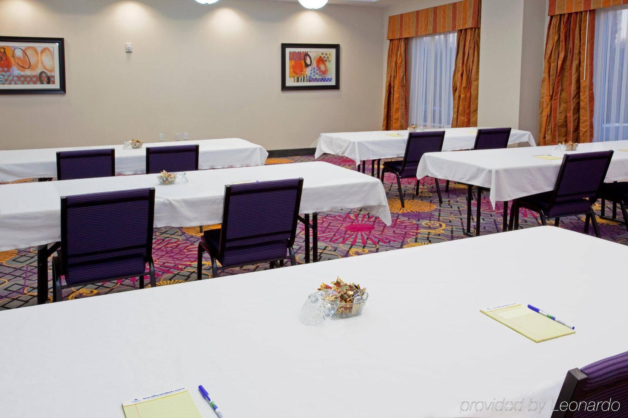 Holiday Inn Express Hotel & Suites Clute-Lake Jackson By Ihg Exterior photo